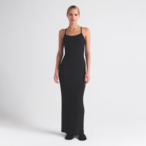 Why SKIMS is the Must-Have Brand in 2025: Shapewear, Loungewear & Everyday Essentials