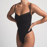 SEAMLESS SCULPT LACE THONG BODYSUIT | ONYX