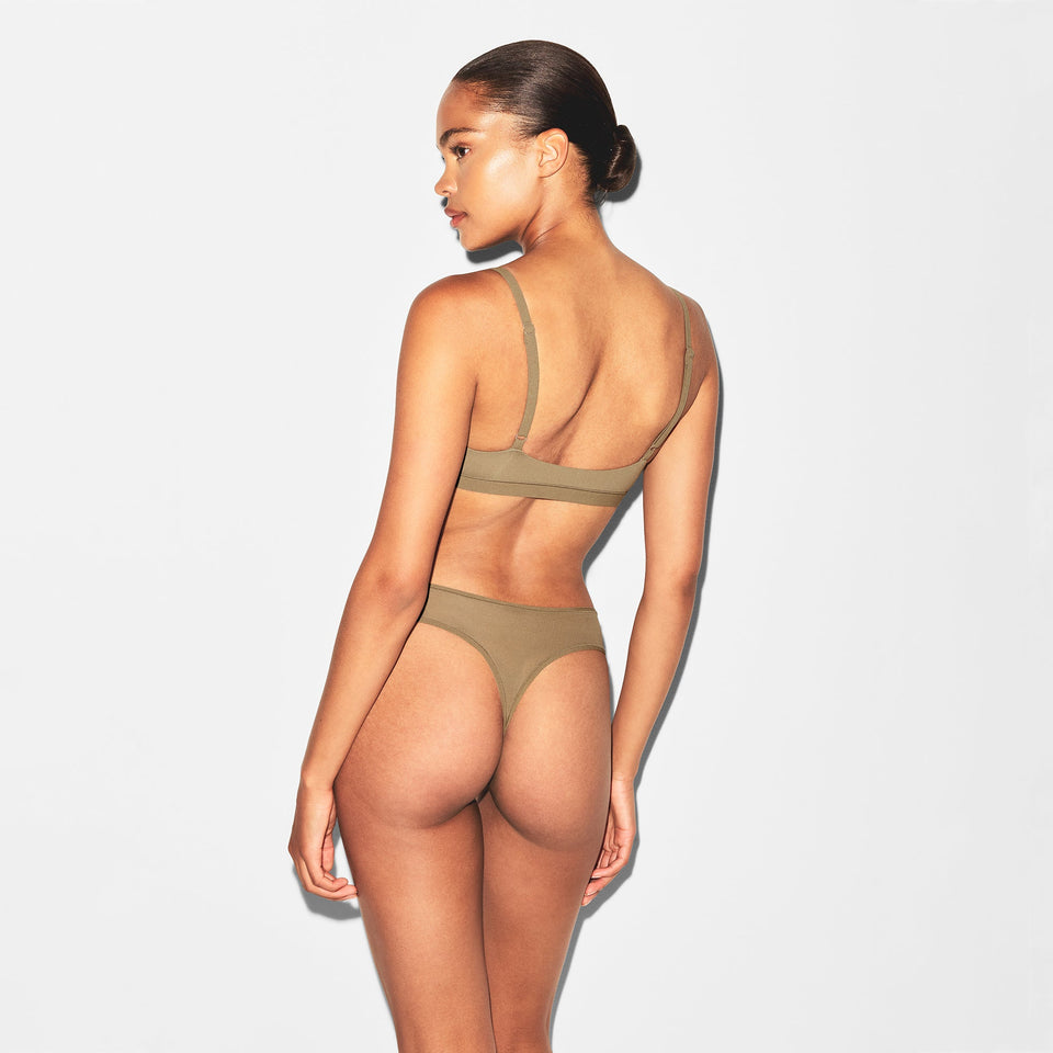 FITS EVERYBODY THONG | TRUFFLE