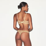 STRETCH LACE DIPPED THONG | DELTA
