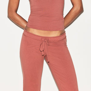 COTTON JERSEY LOW RISE CROP PANT | REDWOOD