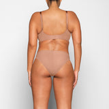 WEIGHTLESS SCOOP BRA | SIENNA