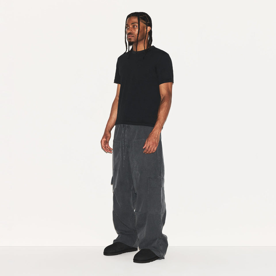 SKIMS COTTON MENS SLIM CROPPED T-SHIRT | ONYX